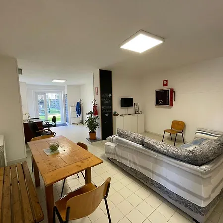 Acqua Piatta - L'ostello Del Canoa 이브레아